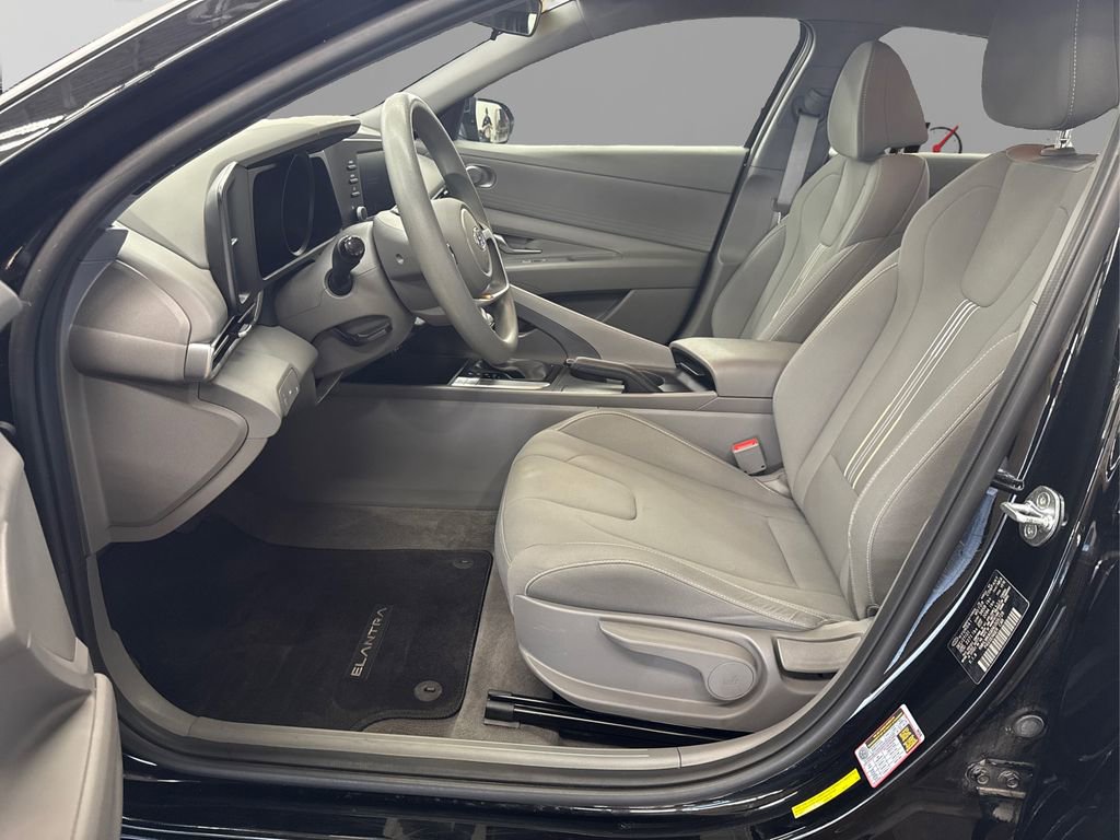 Used 2022 Hyundai Elantra SEL w/ Preferred Accessory Package image 9