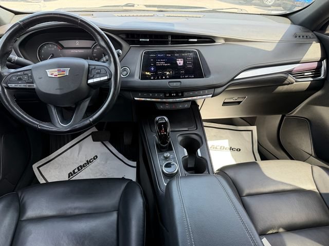 Used 2023 Cadillac XT4 Luxury w/ Cold Weather Package FWD image 10