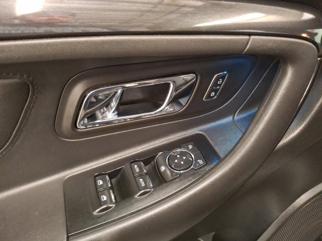 Used 2013 Ford Taurus SHO AWD/4WD image 17