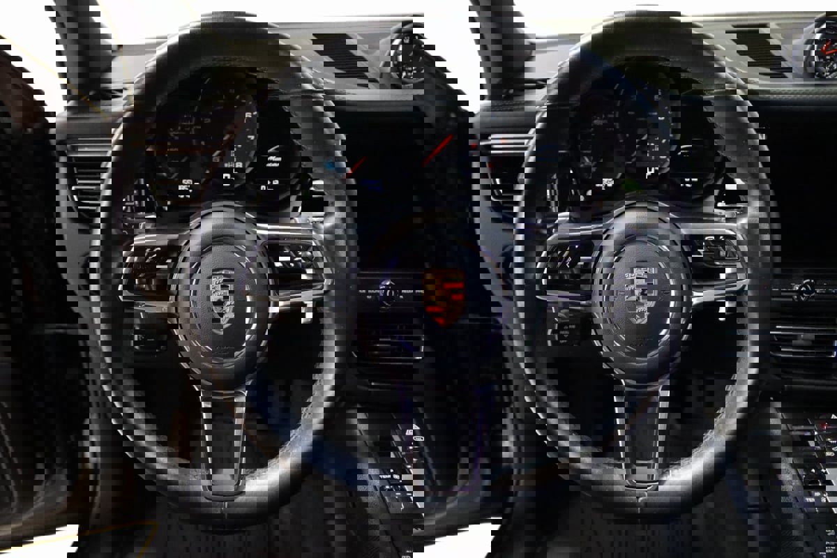 Used 2020 Porsche Macan image 46