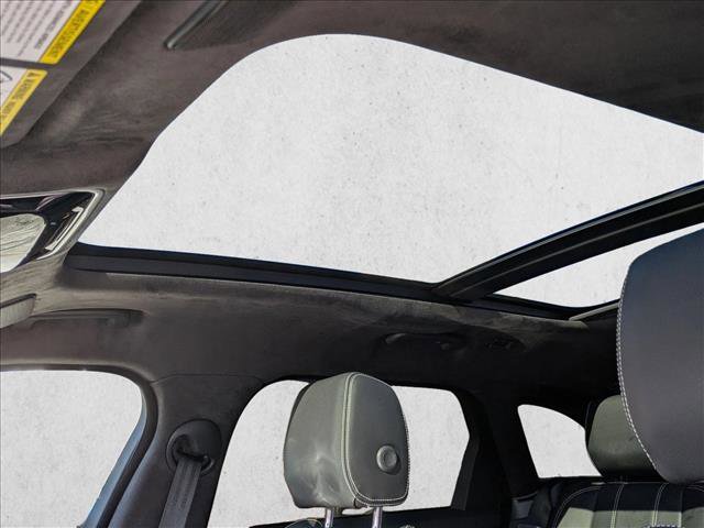 Used 2022 Land Rover Range Rover Velar R-Dynamic S image 13