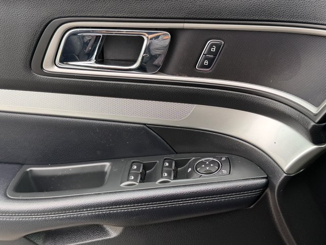 Used 2017 Ford Explorer XLT FWD image 36