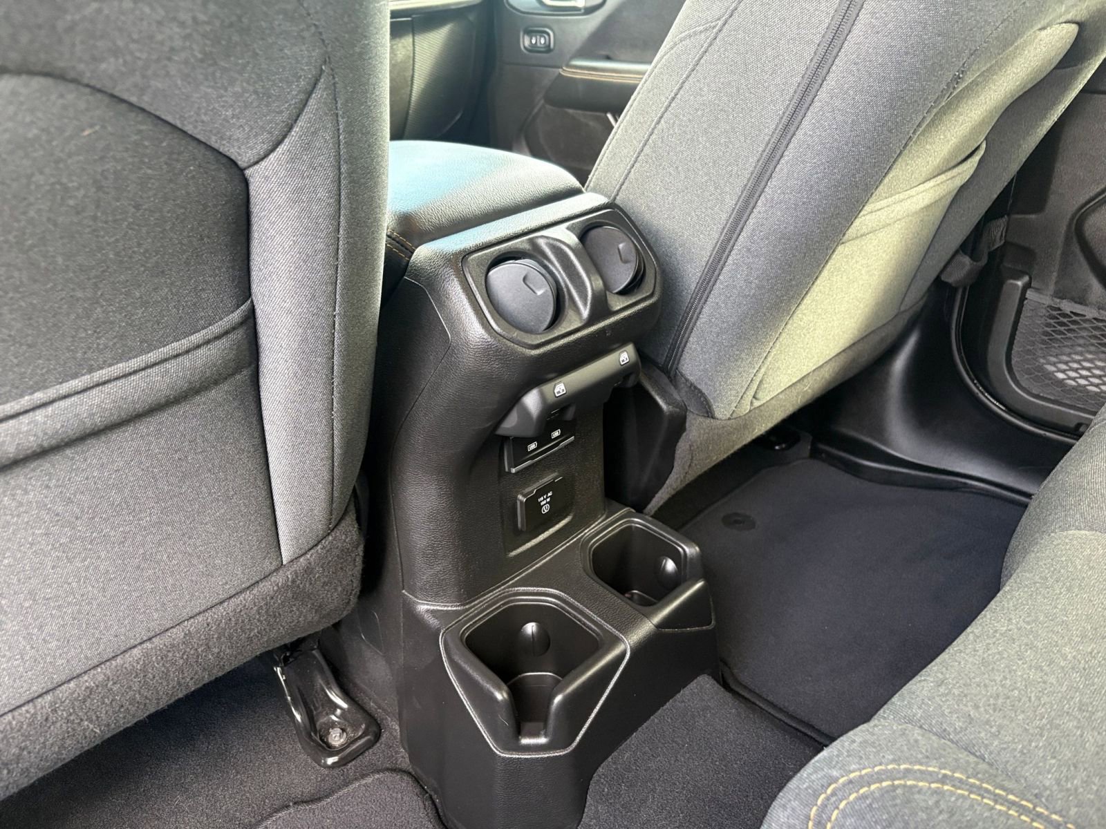 Used 2025 Jeep Wrangler Unlimited Sahara AWD/4WD image 22