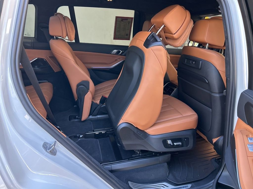 Used 2022 BMW X7 xDrive40i w/ M Sport Package image 32