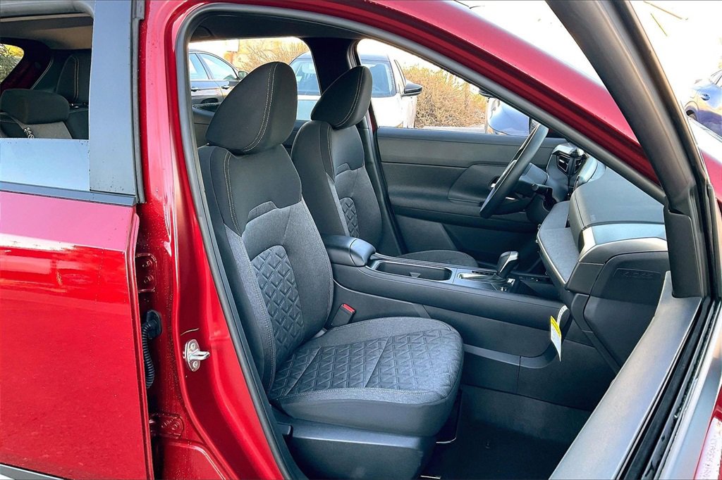 Used 2025 Nissan Kicks SV image 7