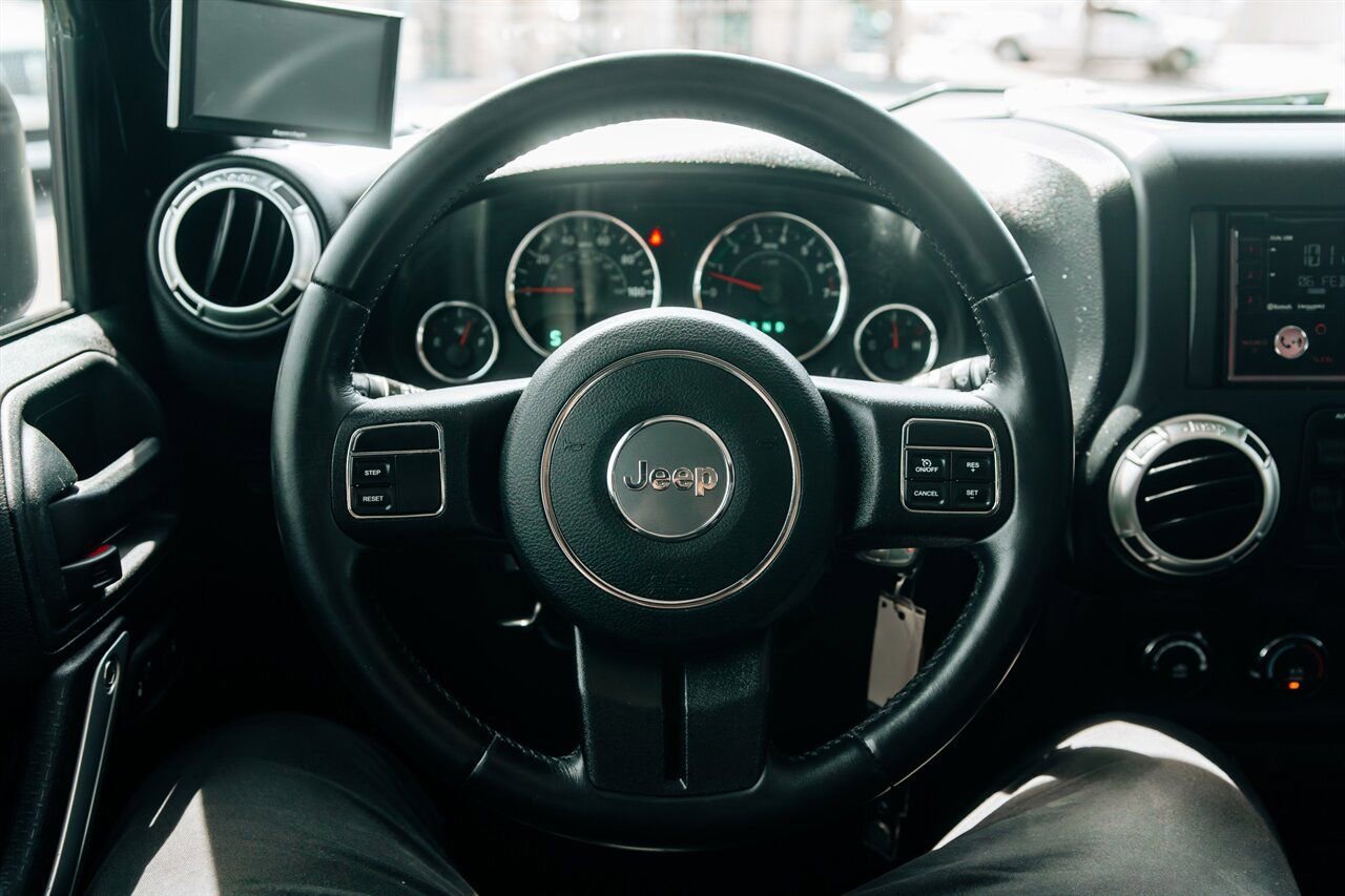 Used 2016 Jeep Wrangler Unlimited Rubicon image 27