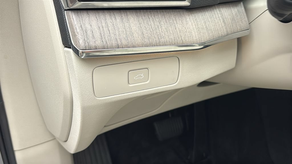 Certified 2024 Volvo XC90 B6 Plus AWD/4WD image 15