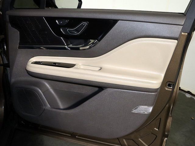 Used 2022 Lincoln Corsair AWD w/ Premium Package image 31