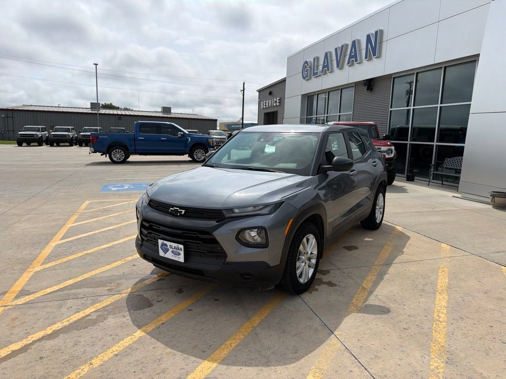 Used 2021 Chevrolet TrailBlazer LS w/ LPO, Blackout Package FWD image 3