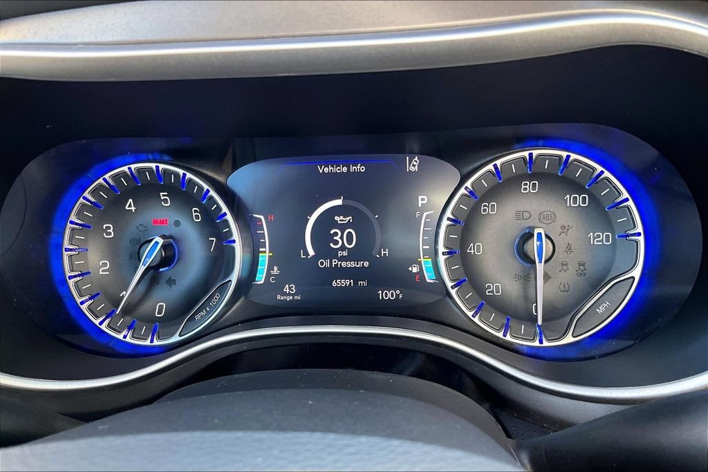 Used 2024 Chrysler Pacifica Touring-L FWD image 12