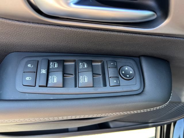 New 2027 Chrysler Pacifica Select w/ Family Tech Group FWD image 12