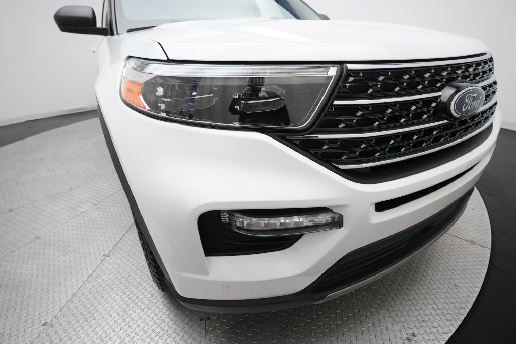 Used 2020 Ford Explorer XLT w/ Equipment Group 202A AWD/4WD image 23