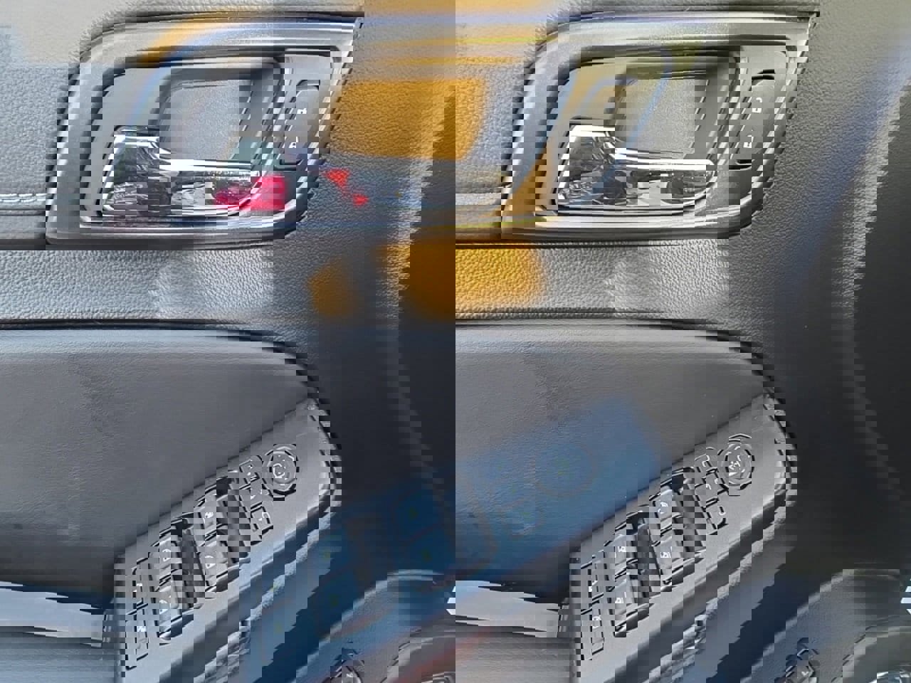 Used 2020 GMC Yukon XL SLT image 12