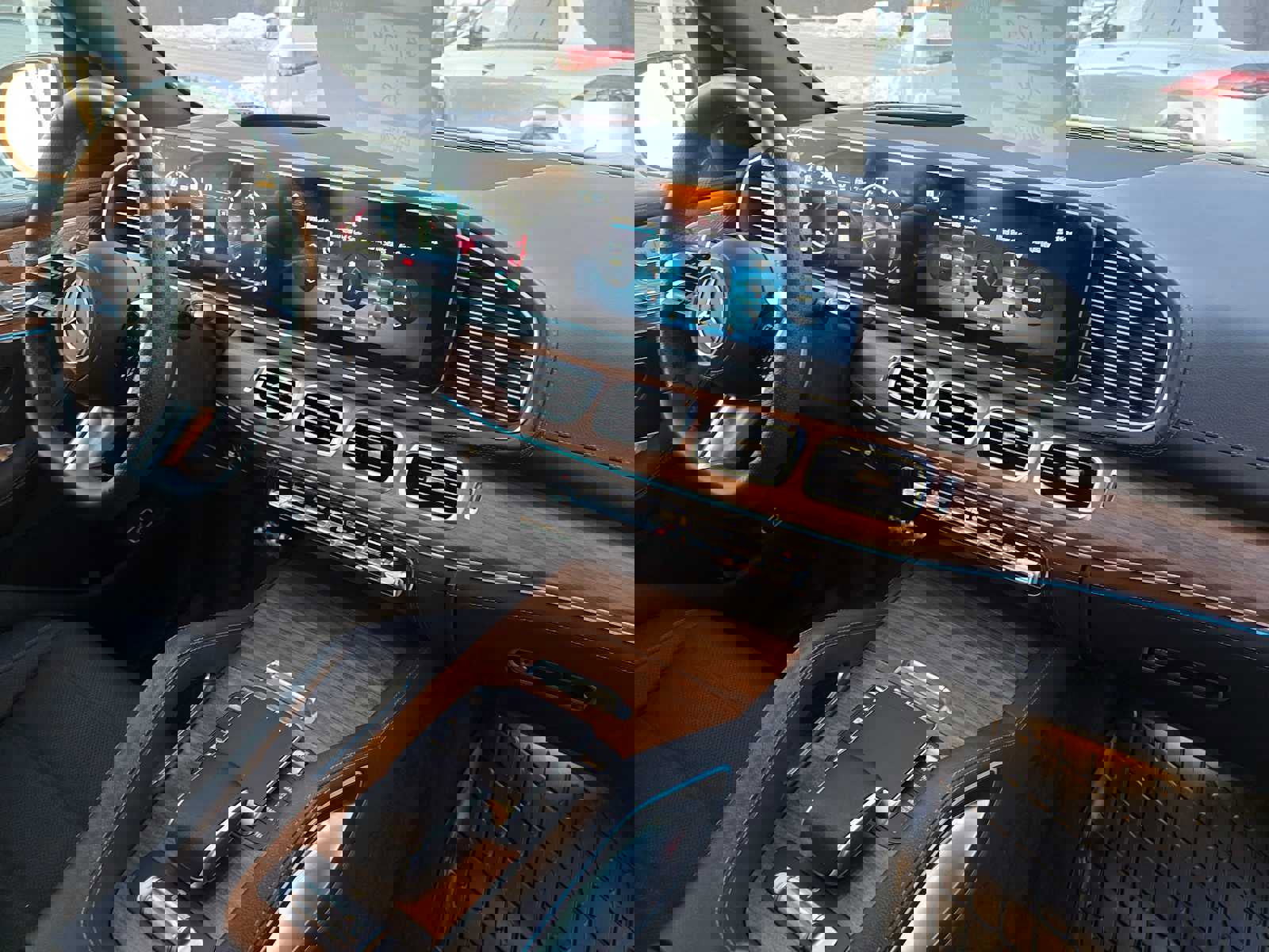 Used 2025 Mercedes-Benz GLS 580 4MATIC image 10