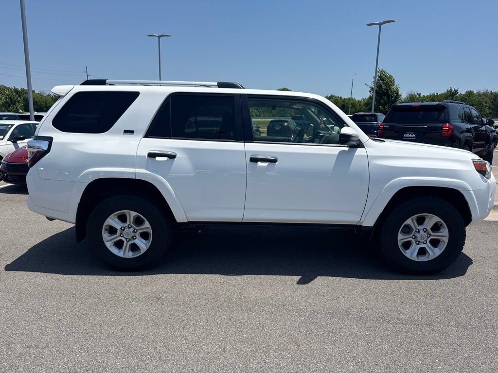 Used 2022 Toyota 4Runner SR5 AWD/4WD image 5