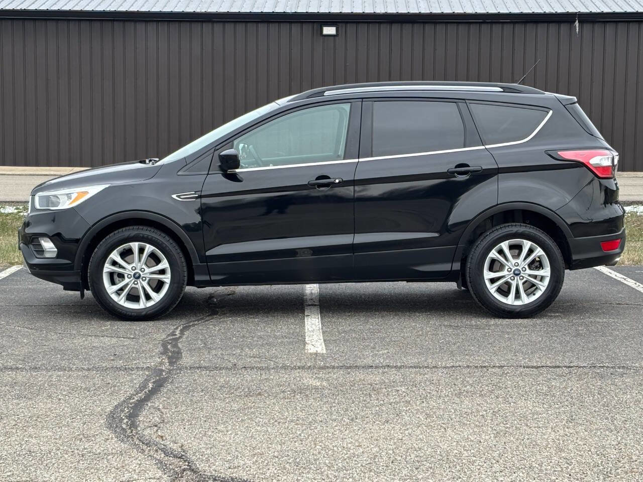 Used 2018 Ford Escape SE FWD image 1