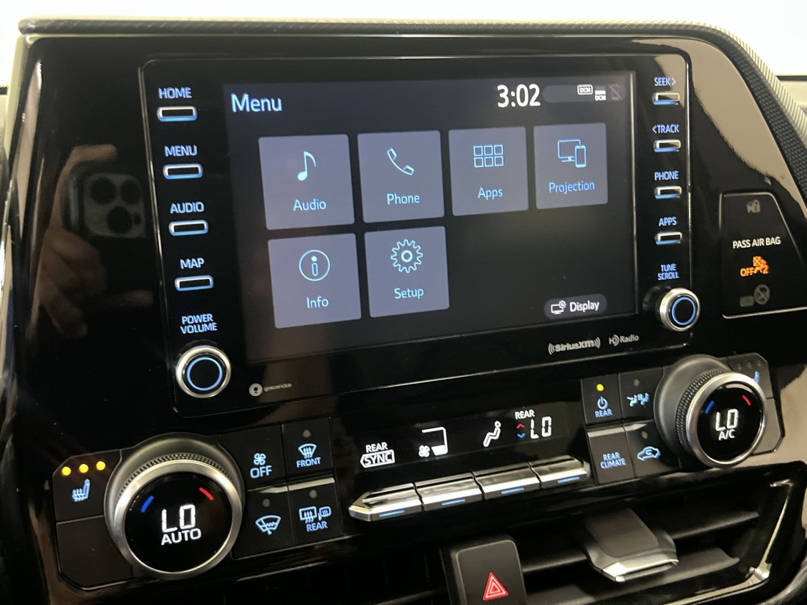 Used 2022 Toyota Highlander XSE AWD/4WD image 17