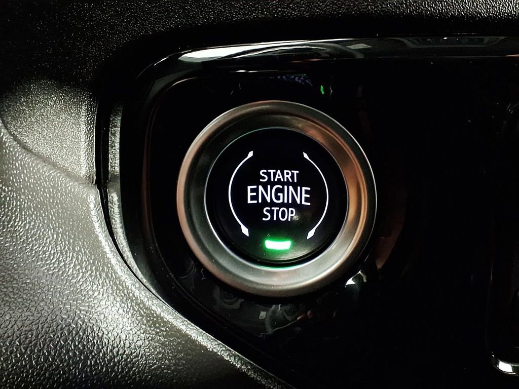 Used 2025 GMC Sierra 1500 SLT AWD/4WD image 18