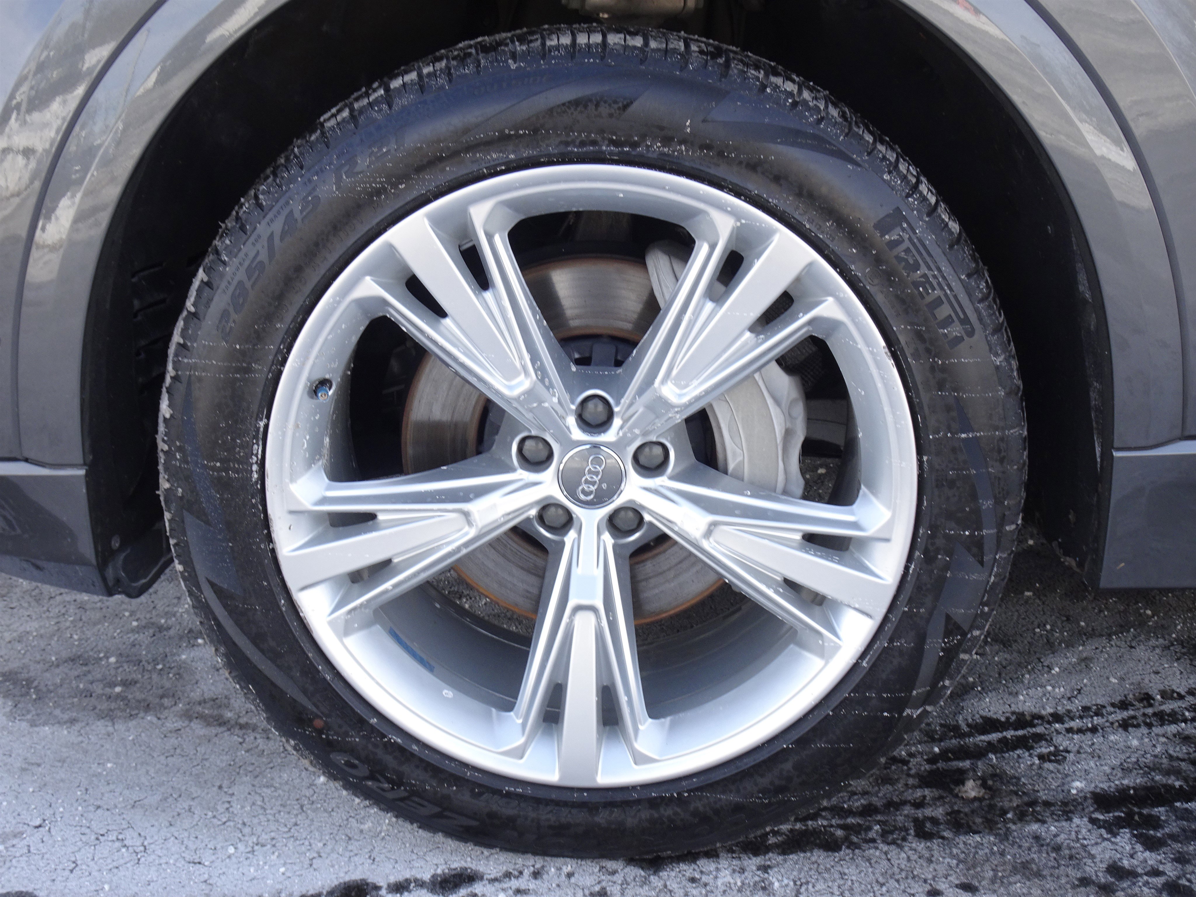 Used 2019 Audi Q8 Prestige w/ Luxury Package image 37