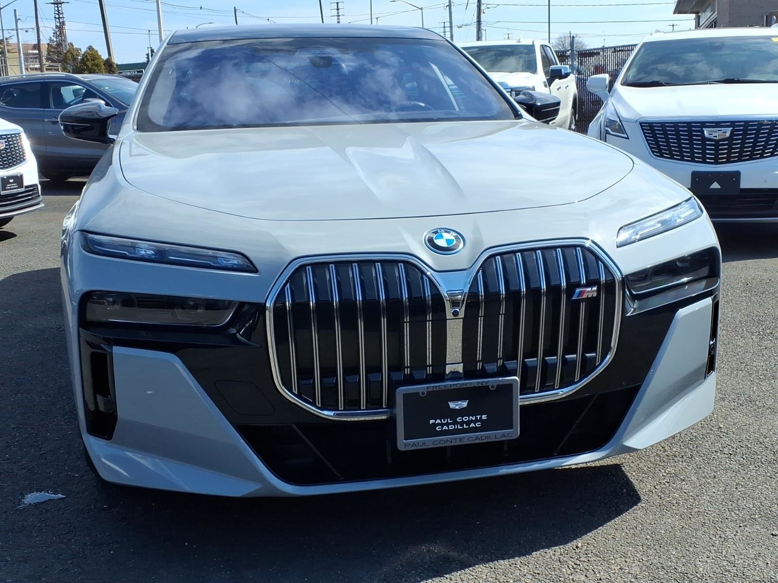 Used 2024 BMW i7 M70 w/ Executive Package image 2