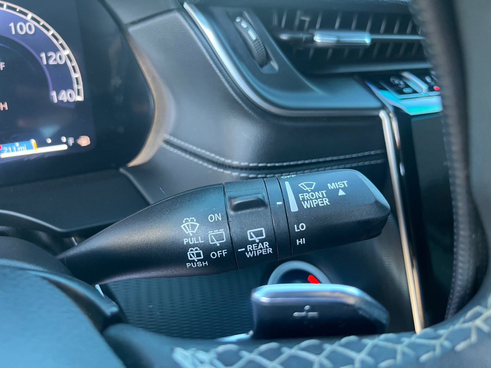 Used 2025 Jeep Grand Cherokee Altitude image 11