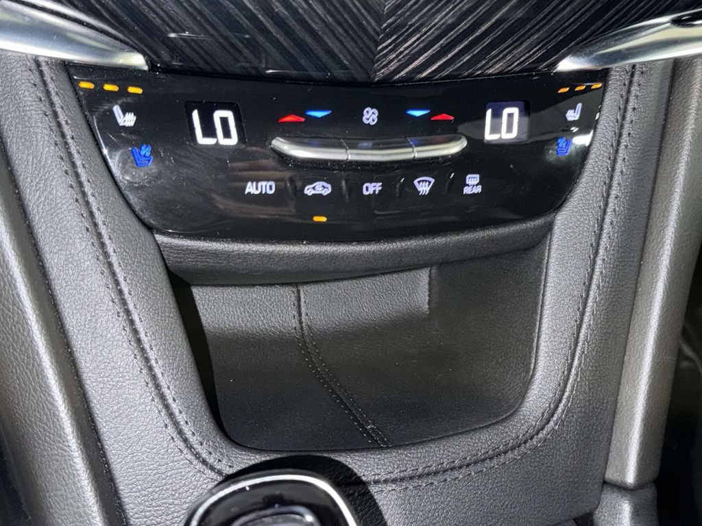 Used 2025 Cadillac XT6 Premium Luxury AWD/4WD image 28