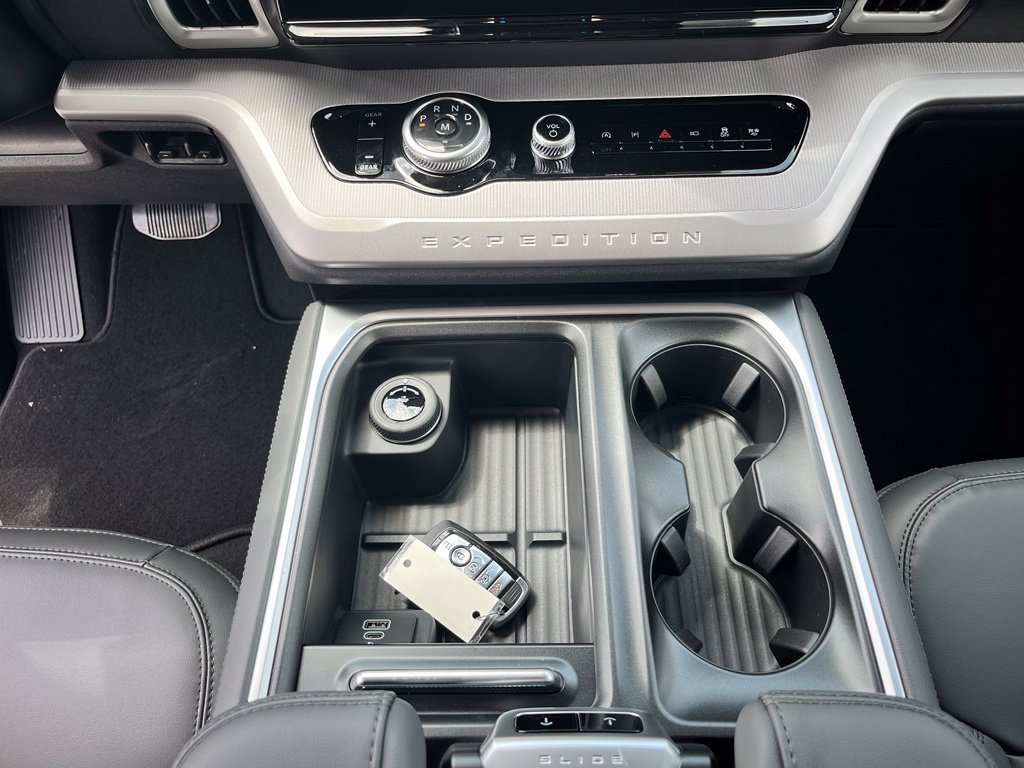 New 2026 Ford Expedition Active RWD image 21