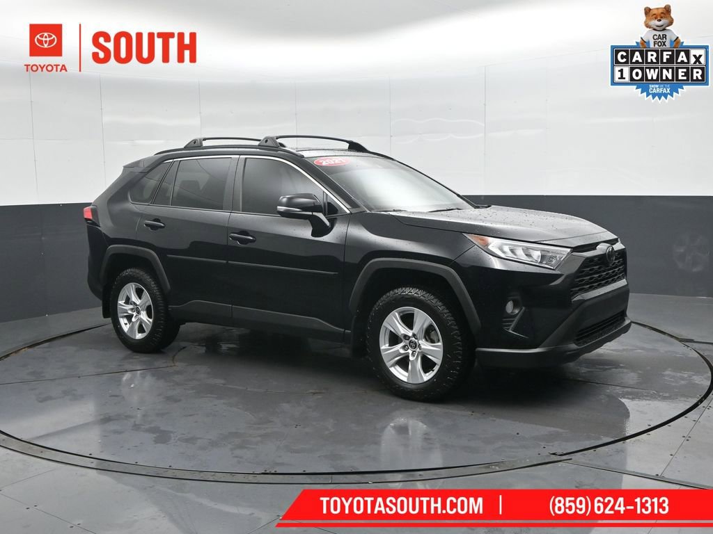 Used 2021 Toyota RAV4 XLE w/ Convenience Package image 4