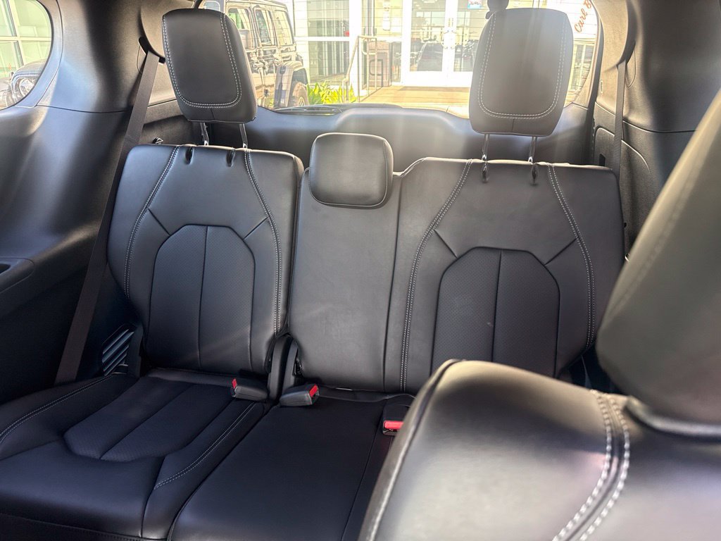Used 2026 Chrysler Pacifica Select FWD image 16