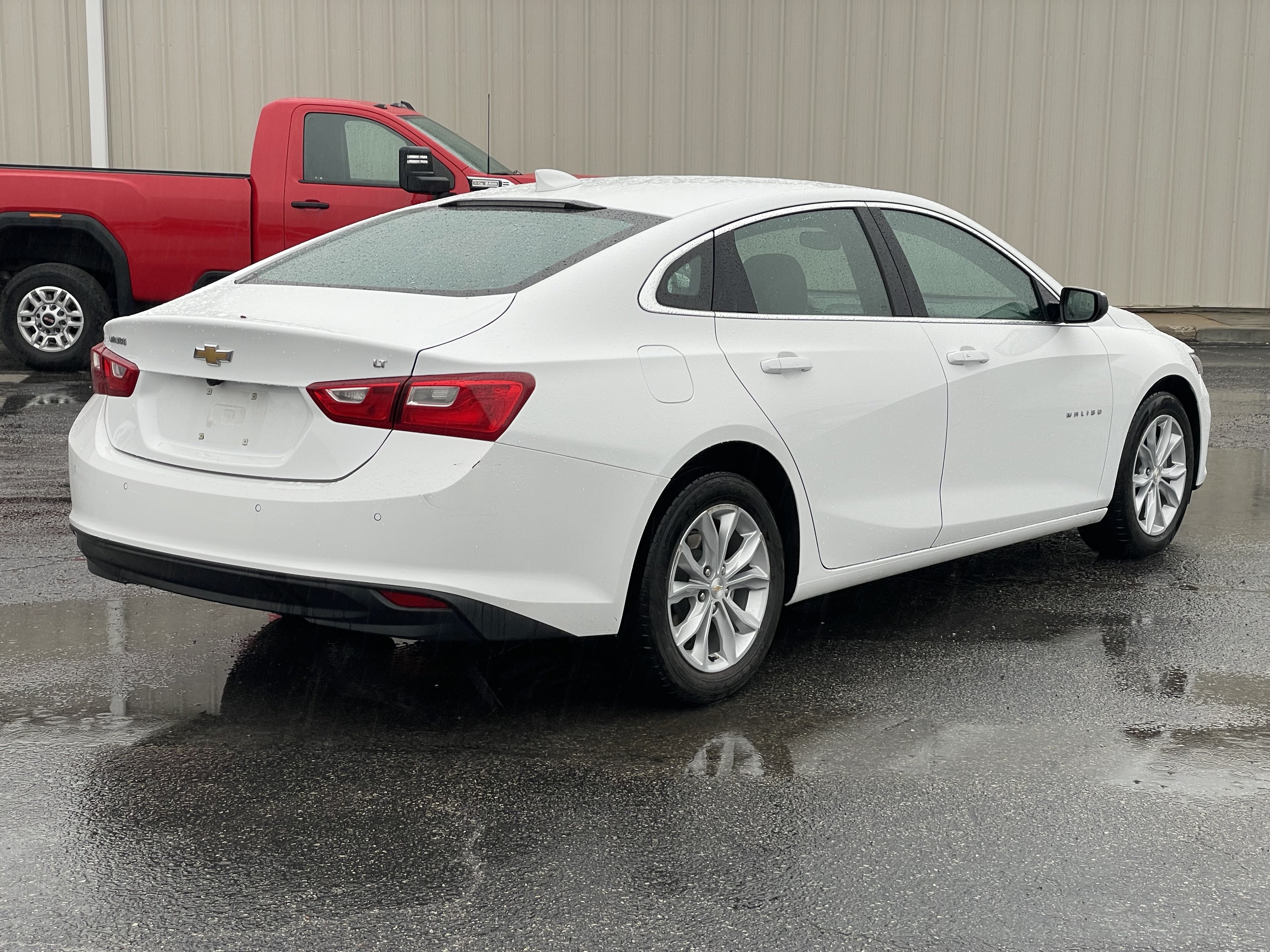 Used 2025 Chevrolet Malibu LT FWD image 4