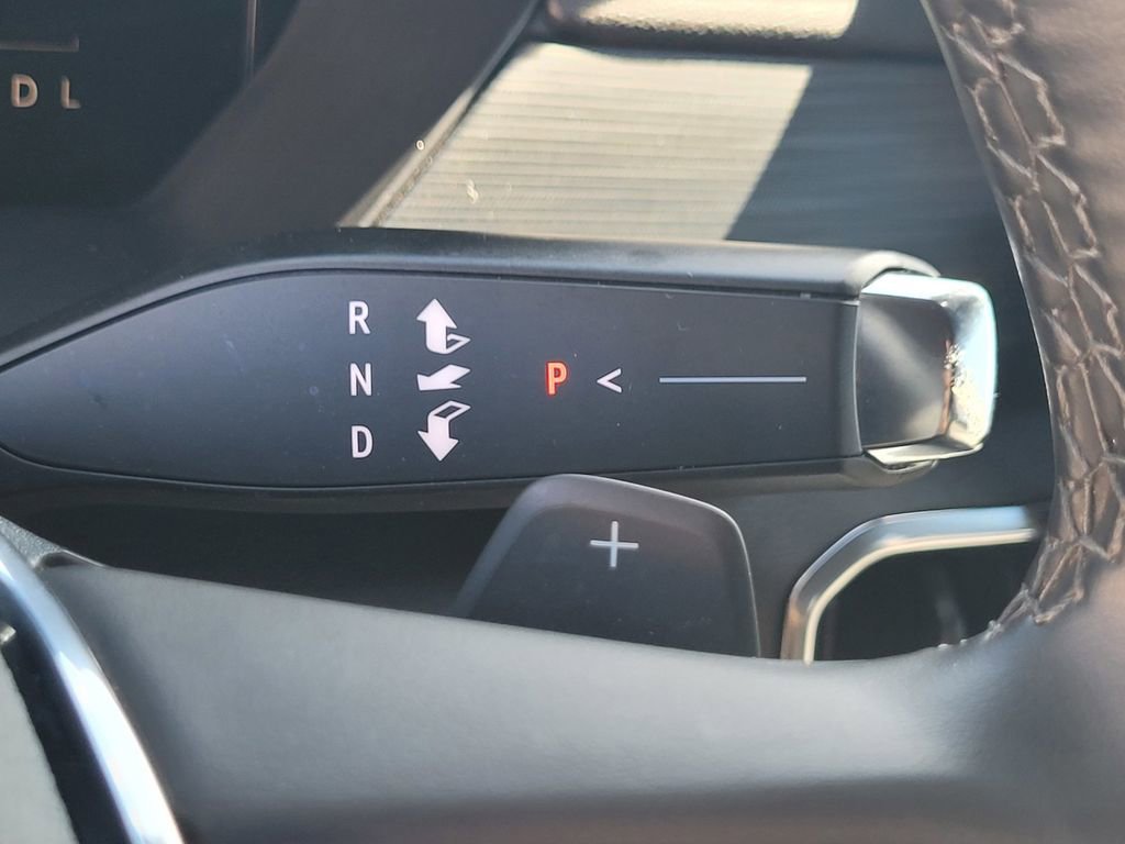 Used 2025 GMC Acadia Elevation image 26