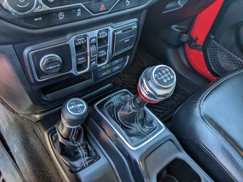Used 2019 Jeep Wrangler Unlimited Sahara w/ Dual Top Group AWD/4WD image 23