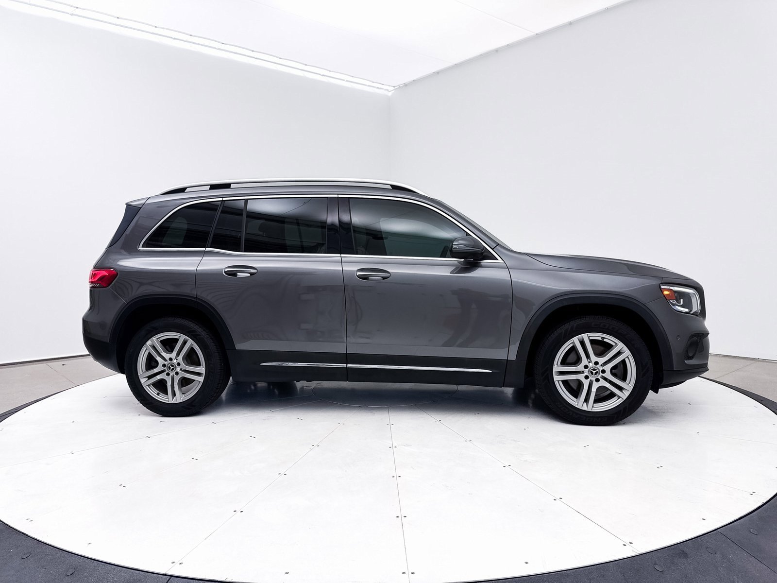 Used 2021 Mercedes-Benz GLB 250 4MATIC image 41