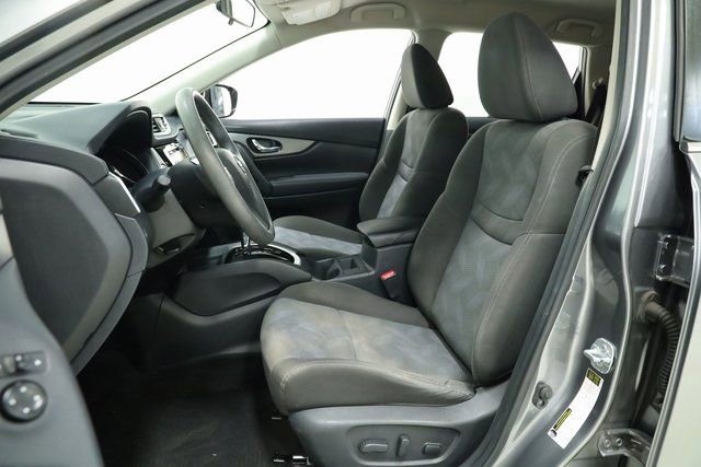 Used 2016 Nissan Rogue SV image 24