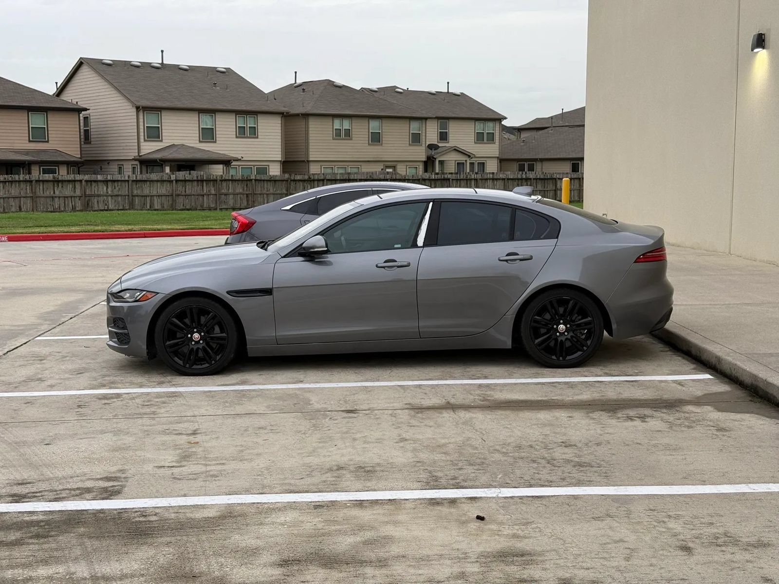 Used 2020 Jaguar XE S RWD image 4