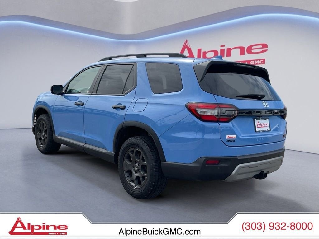 Used 2025 Honda Pilot TrailSport image 3