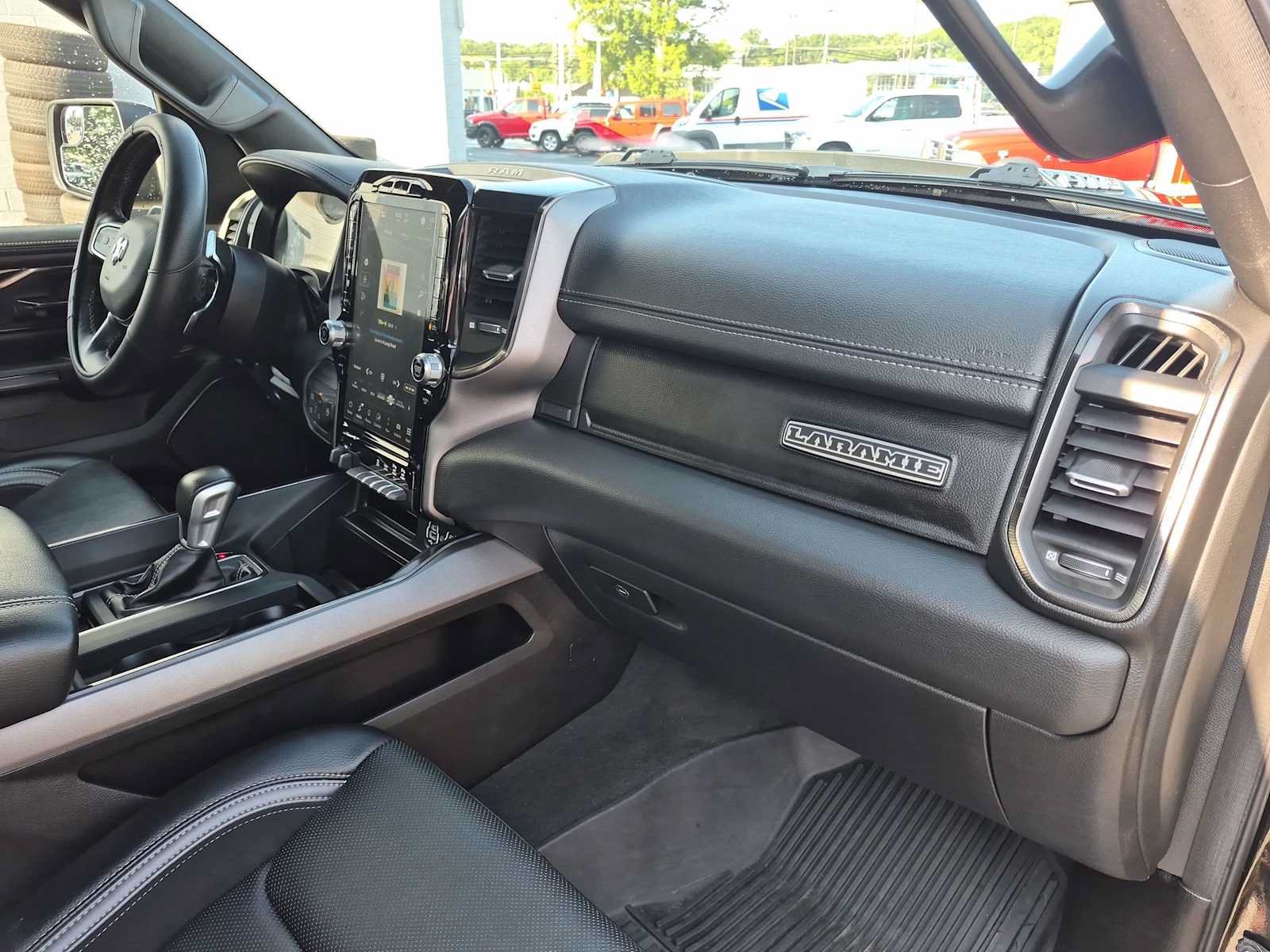 Used 2022 RAM 1500 Laramie AWD/4WD image 32