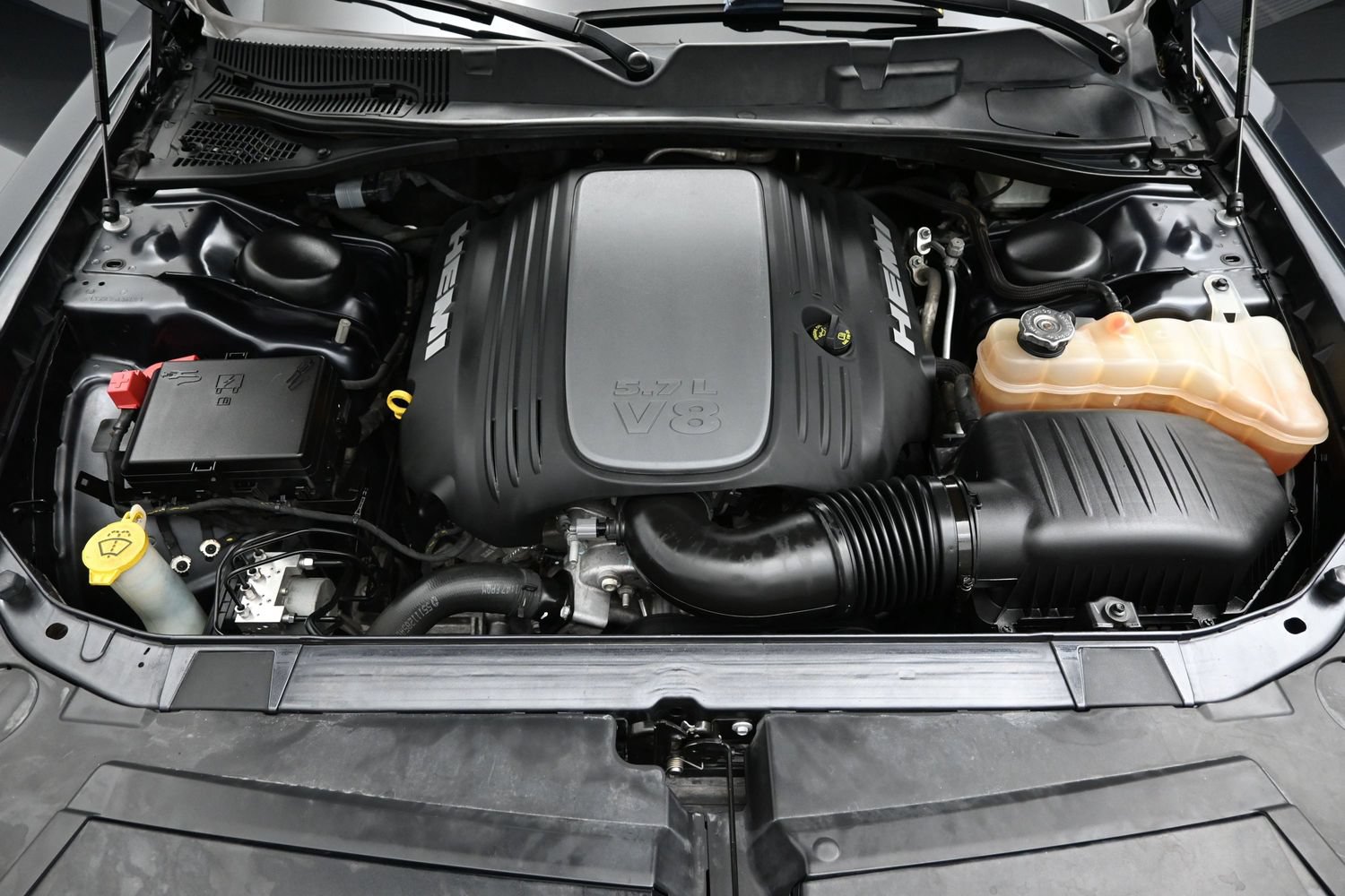 Used 2019 Dodge Challenger R/T w/ Driver Convenience Group RWD image 8