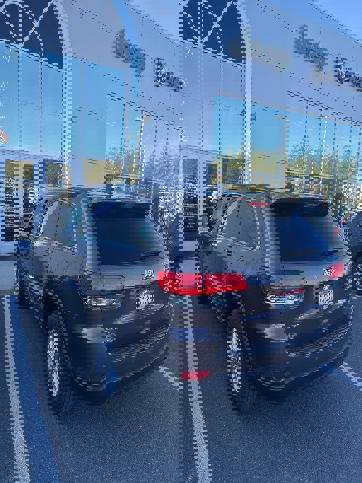 Used 2018 Jeep Grand Cherokee Laredo image 7