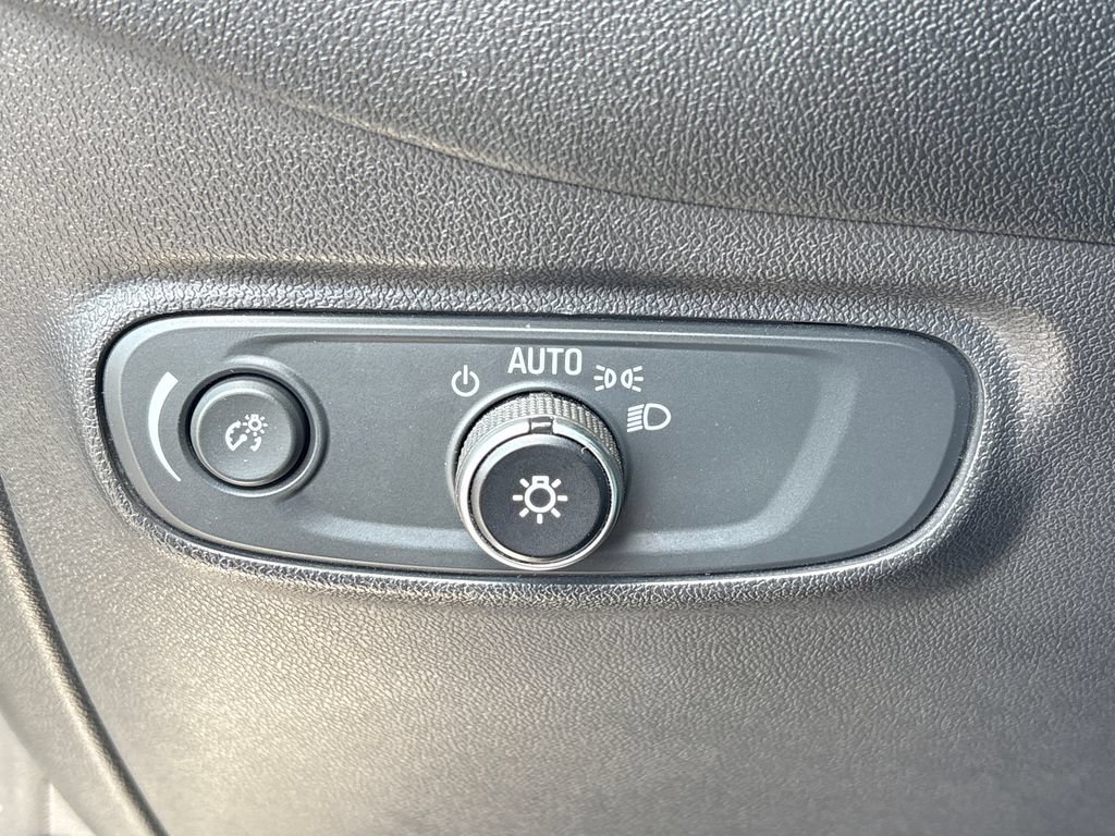 Used 2021 Chevrolet Equinox LT FWD image 8