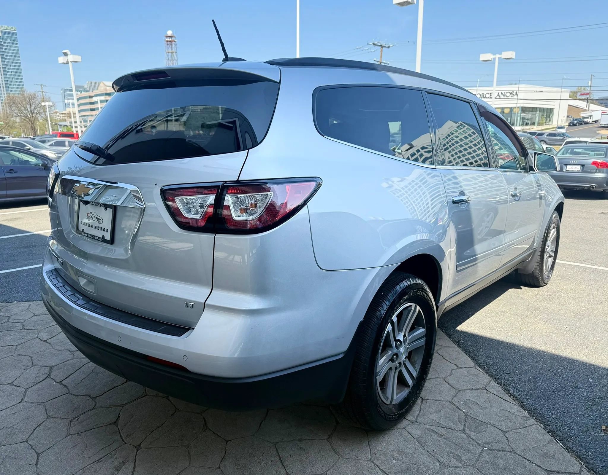 Used 2017 Chevrolet Traverse LT image 7