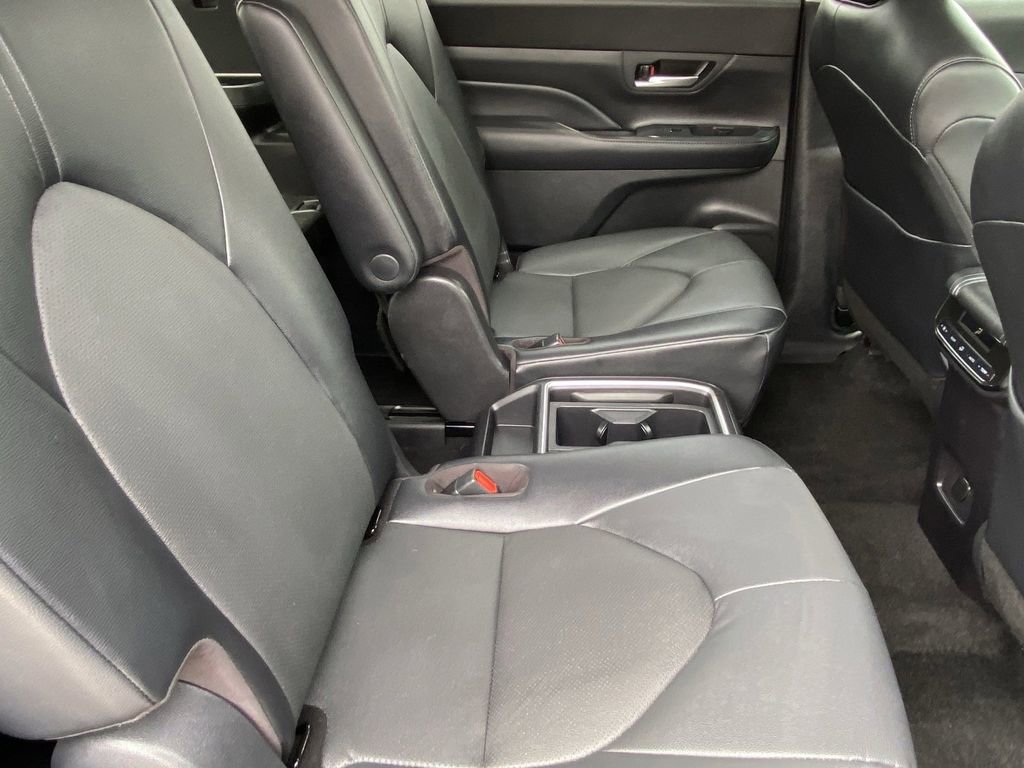 Certified 2025 Toyota Grand Highlander FWD image 19