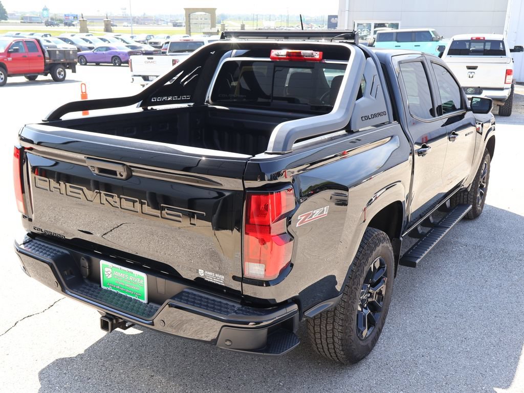 Used 2026 Chevrolet Colorado Z71 w/ Midnight Edition AWD/4WD image 5