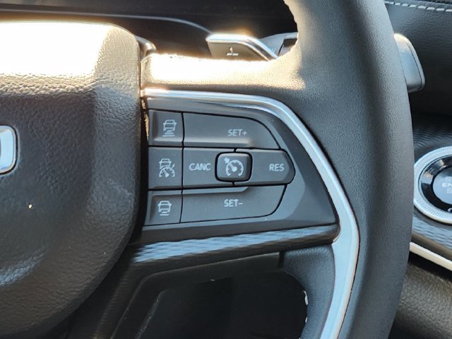 Used 2025 Jeep Grand Cherokee L Laredo w/ Luxury Tech Group I AWD/4WD image 11