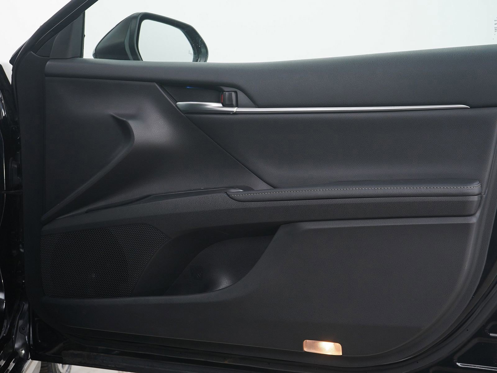 Used 2020 Toyota Camry XSE image 9