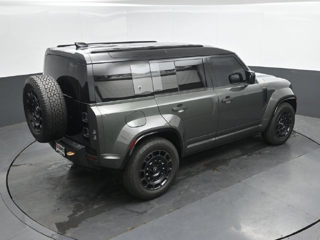 Used 2025 Land Rover Defender 110 AWD/4WD image 30