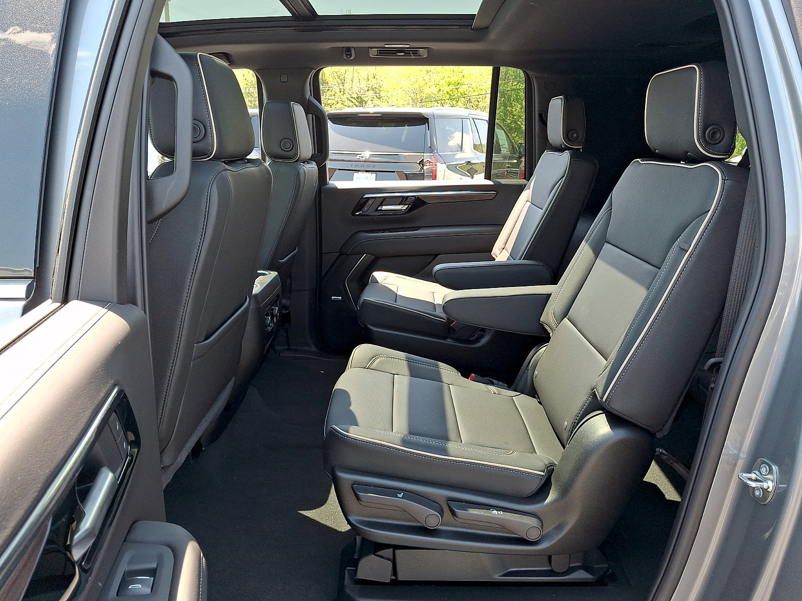 New 2026 Chevrolet Suburban Premier w/ Sun And Tow Package AWD/4WD image 8