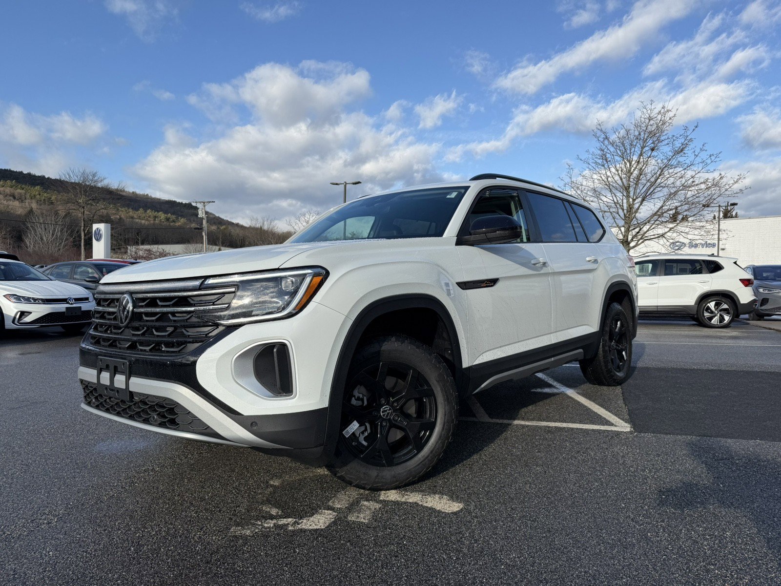 New 2025 Volkswagen Atlas Peak Edition SE