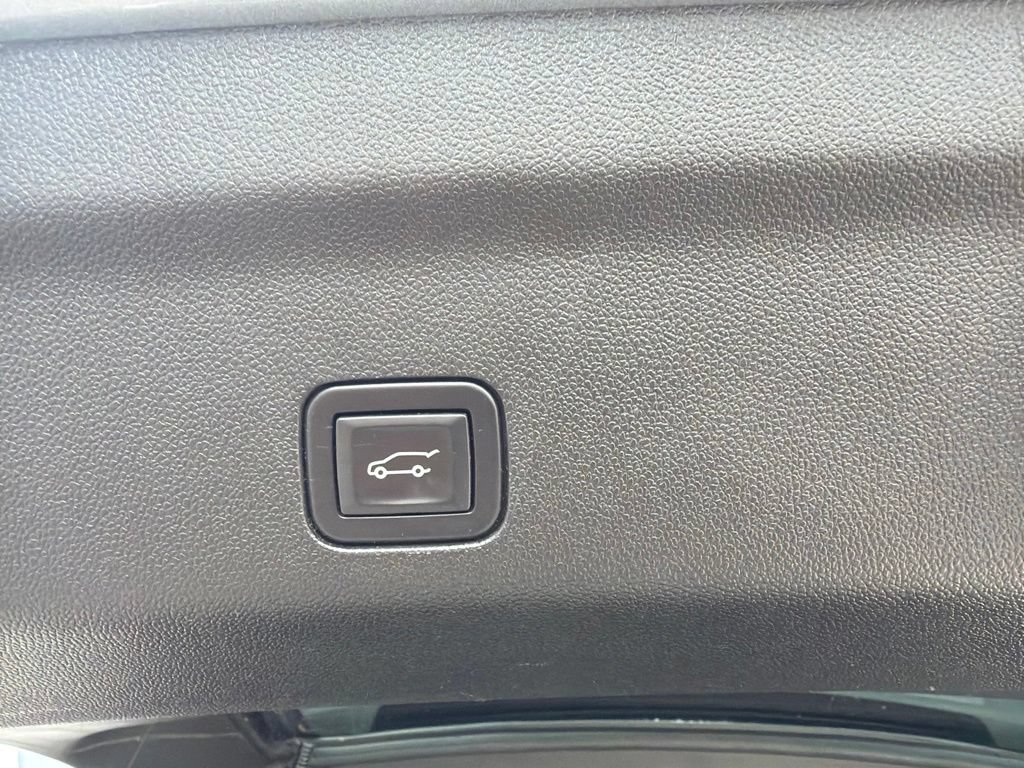 Certified 2023 GMC Yukon XL Denali AWD/4WD image 9
