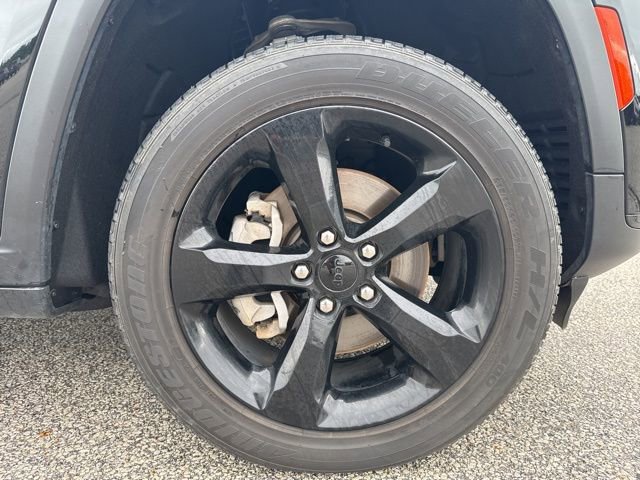 Used 2023 Jeep Grand Cherokee L Laredo image 10